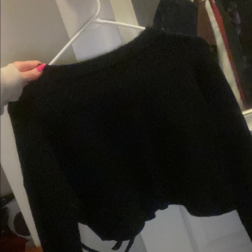 cropped black long sleeve
